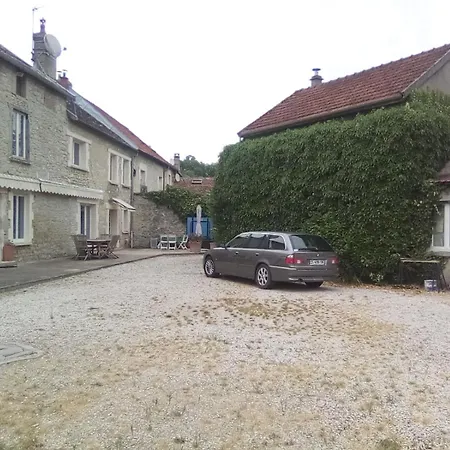 Maison De Village